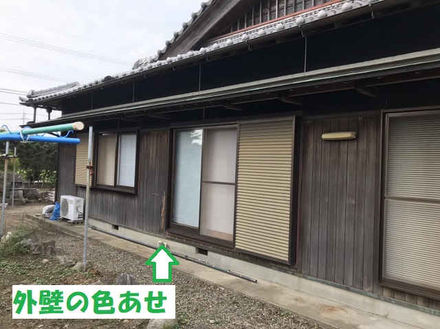 津市　木製外壁　色褪せ