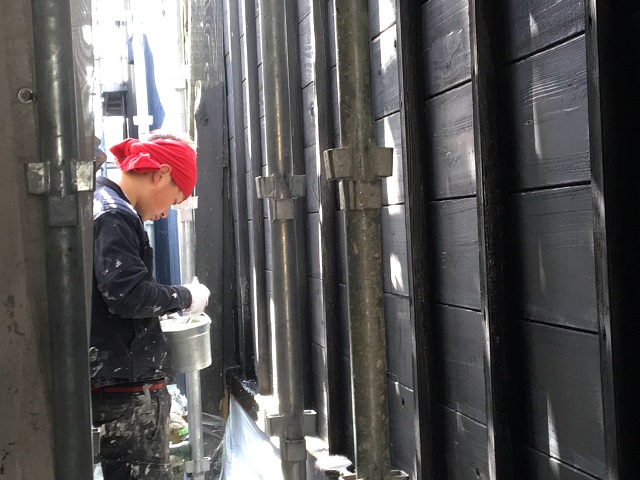 外壁部分塗装の作業