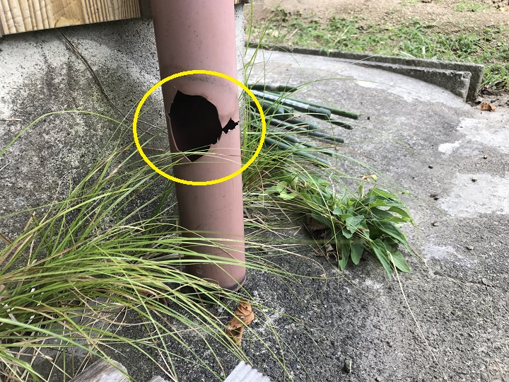 名張市　カラーベスト屋根の点検（雨樋破損）