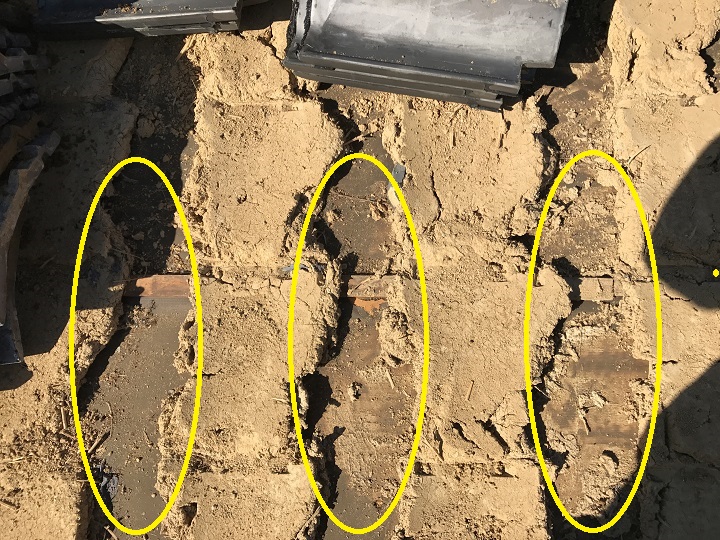 伊賀市　雨水がしみ込んでいる写真