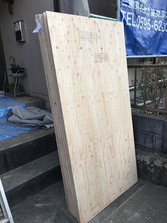 伊賀市　野地板を取り付け