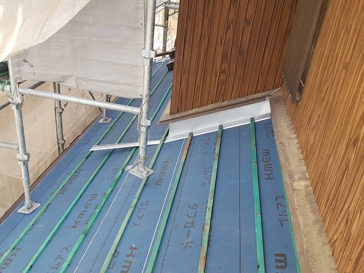 伊賀市　桟を取り付ける