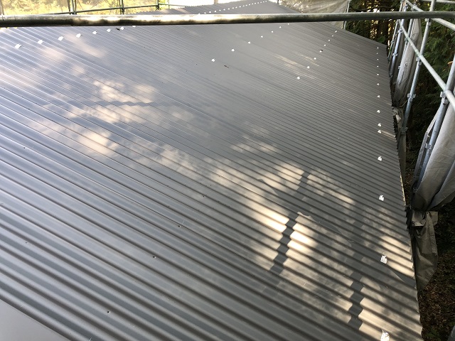 伊賀市　葺き替え工事　ネジ打ち前