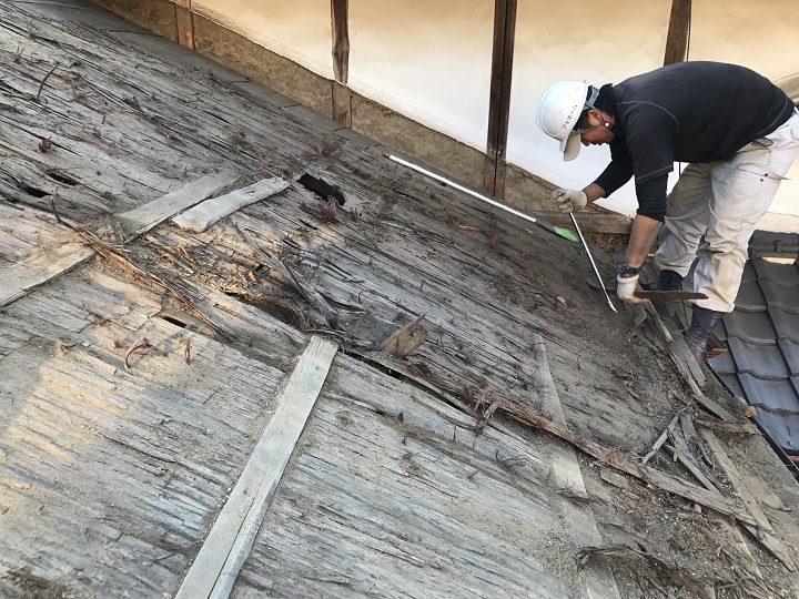 名張市　杉皮撤去