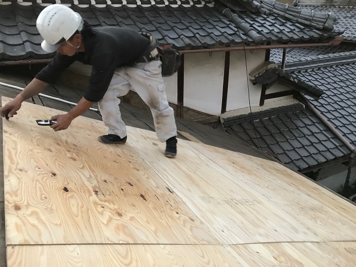 名張市　野地板炭打ち