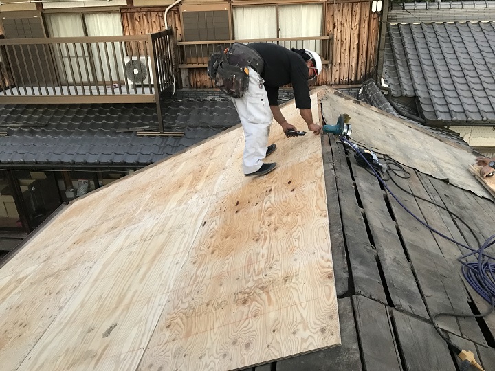 名張市　野地板桟をつける準備