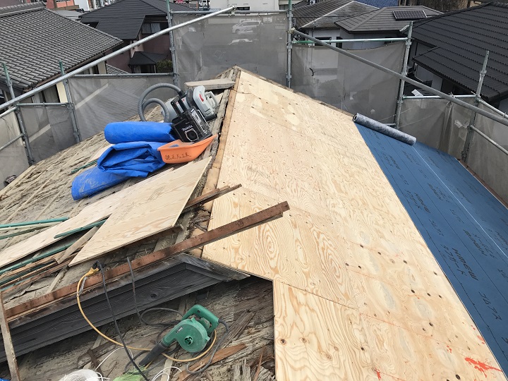 伊賀市　野地板合板をはる