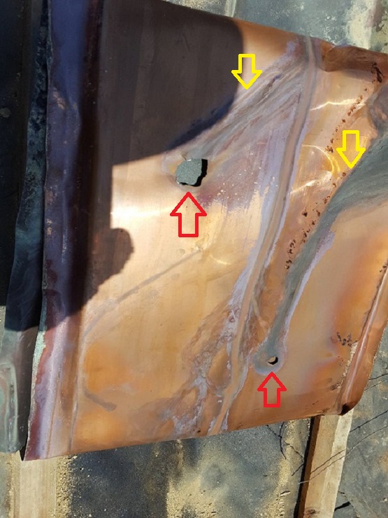 名張市　銅製の谷板金が酸性雨で穴が開く