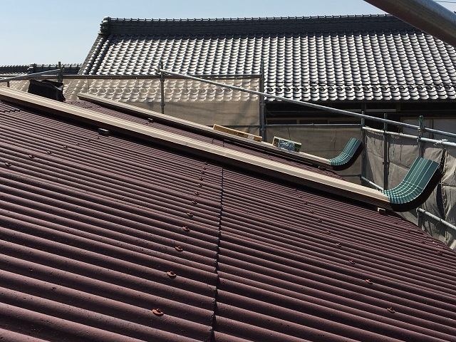 伊賀市　屋根材　断熱材