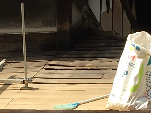 伊賀市　日本家屋瓦屋根バラ板