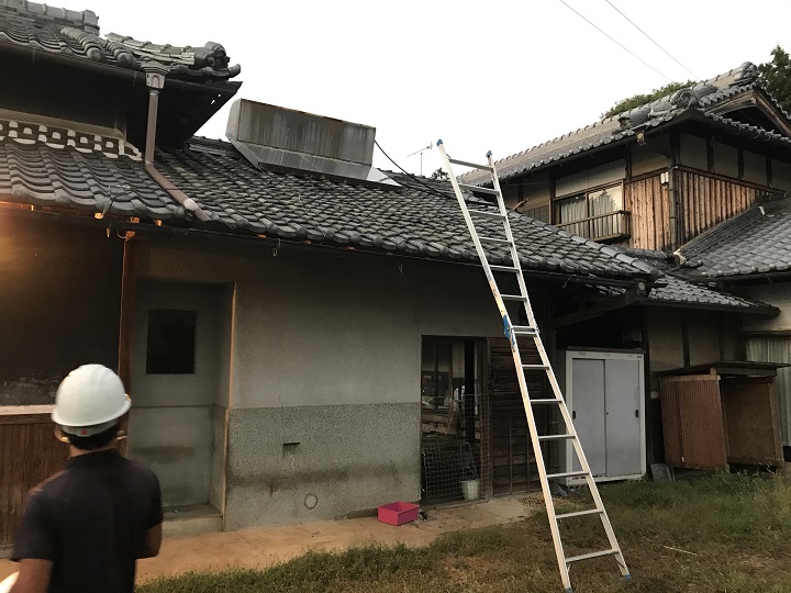 名張市　日本瓦屋根全体