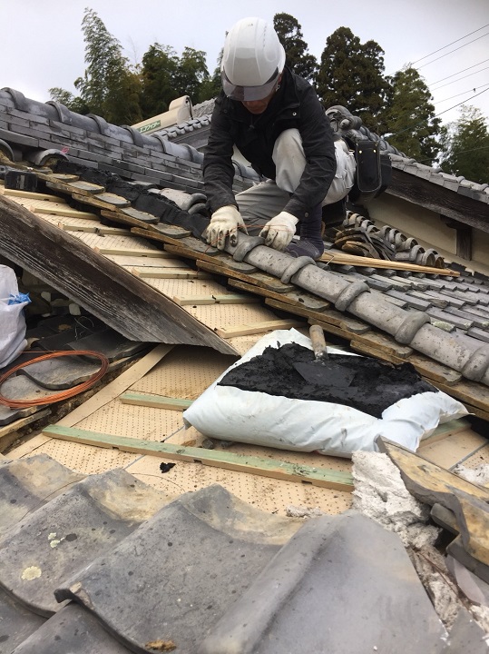伊賀市 大屋根 葺き直し中
