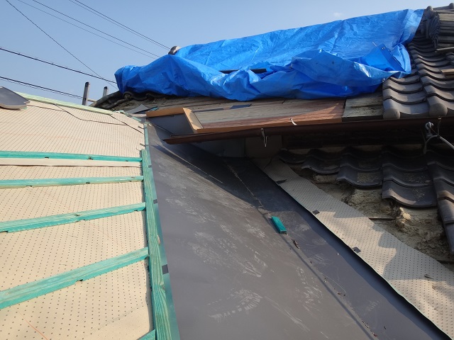 伊賀市　カラーステンレス谷板幅900