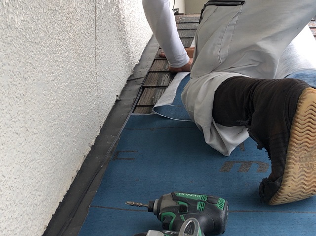 ルーフィング　壁際