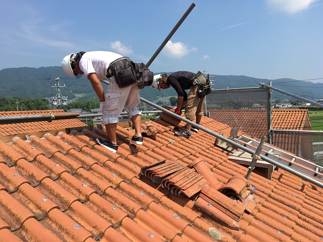 瓦下ろし　急勾配