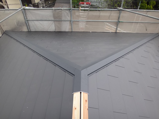 名張市金属瓦カバー工法棟包取付