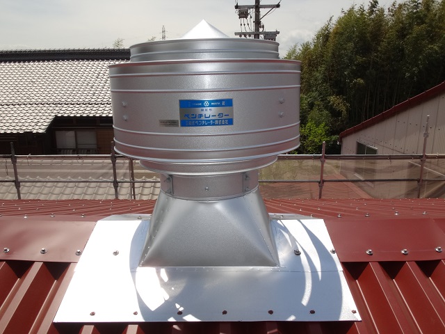 伊賀市　工場屋根上換気扇ガルバリウム鋼板