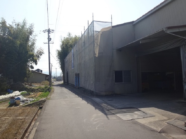 伊賀市工場屋根葺き替え仮設足場