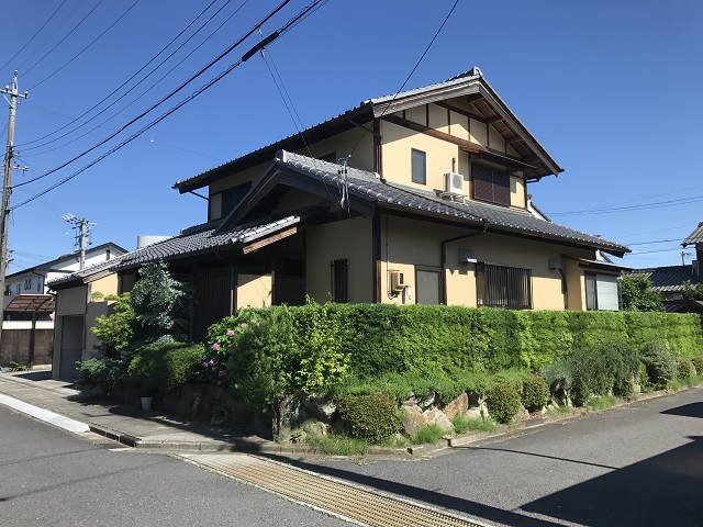 伊賀市　塗り替え後　リシン壁