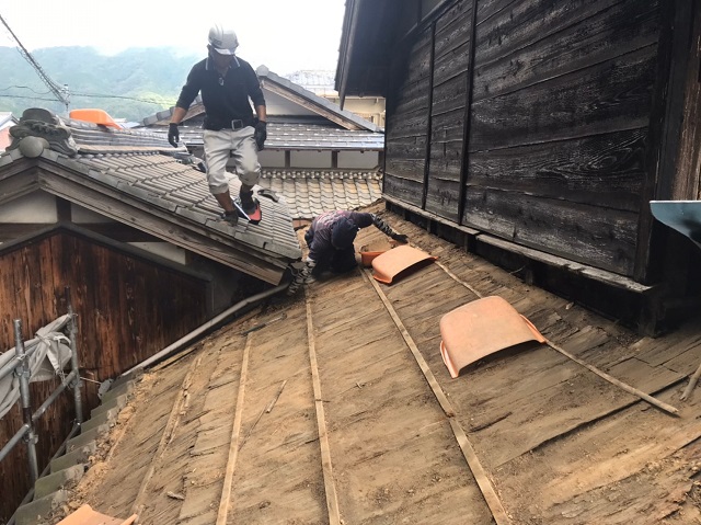 葺き土　葺き替え