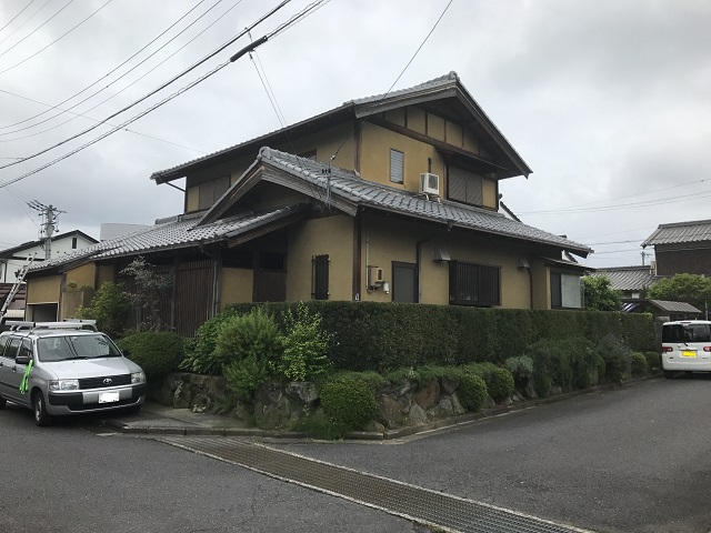 伊賀市　塗り替え前　リシン壁