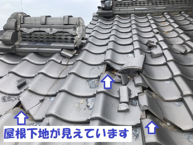 津市　瓦屋根　割れ