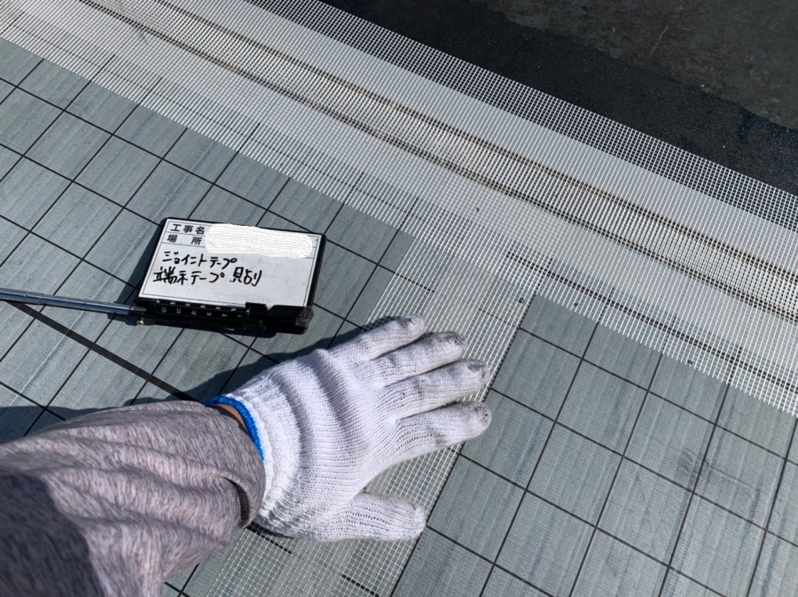 自着シートを全面に貼ります