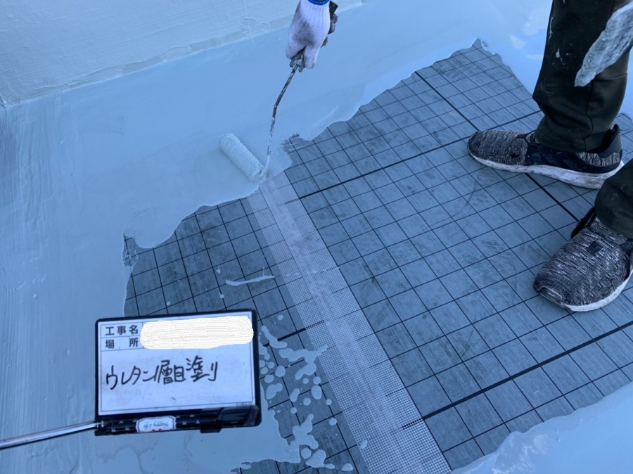 まずはウレタン1層目を塗装します