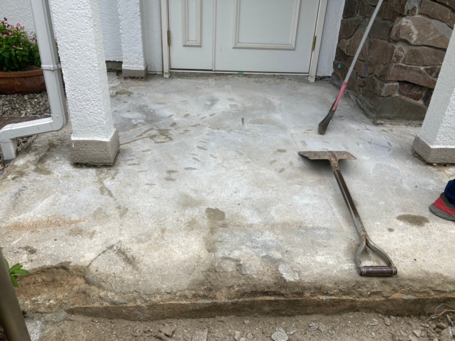 玄関ポーチタイル張替