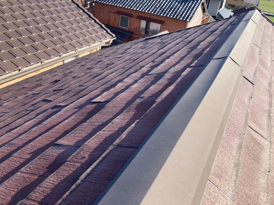 斜めから見てみるとかなり反りあがっていますね