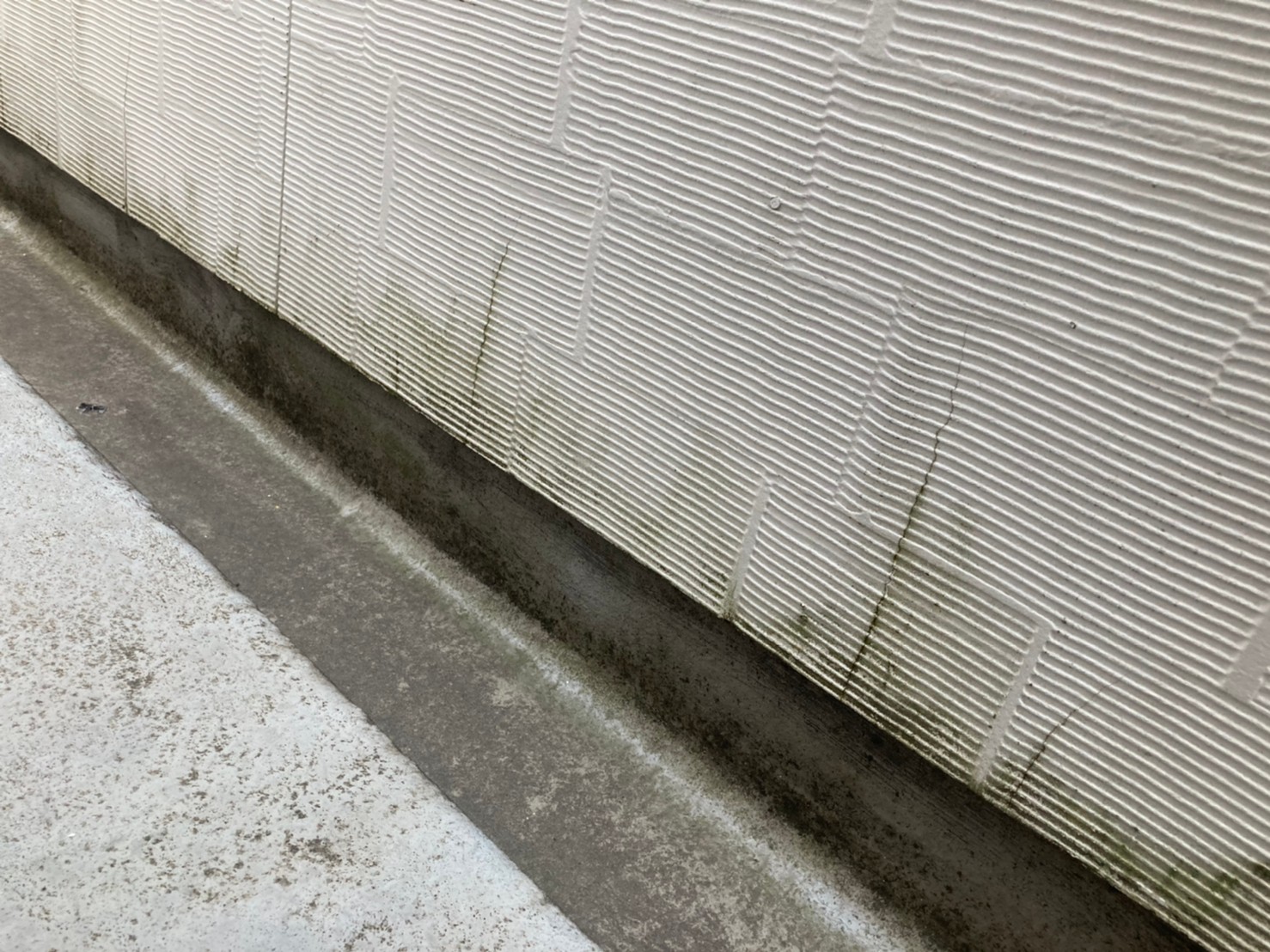 ベランダに残る湿気がサイディングに悪影響