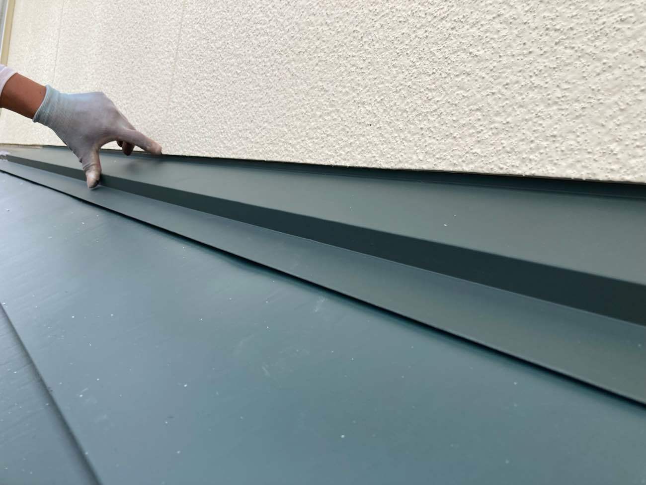 壁との取り合い部には最後シーリングをします