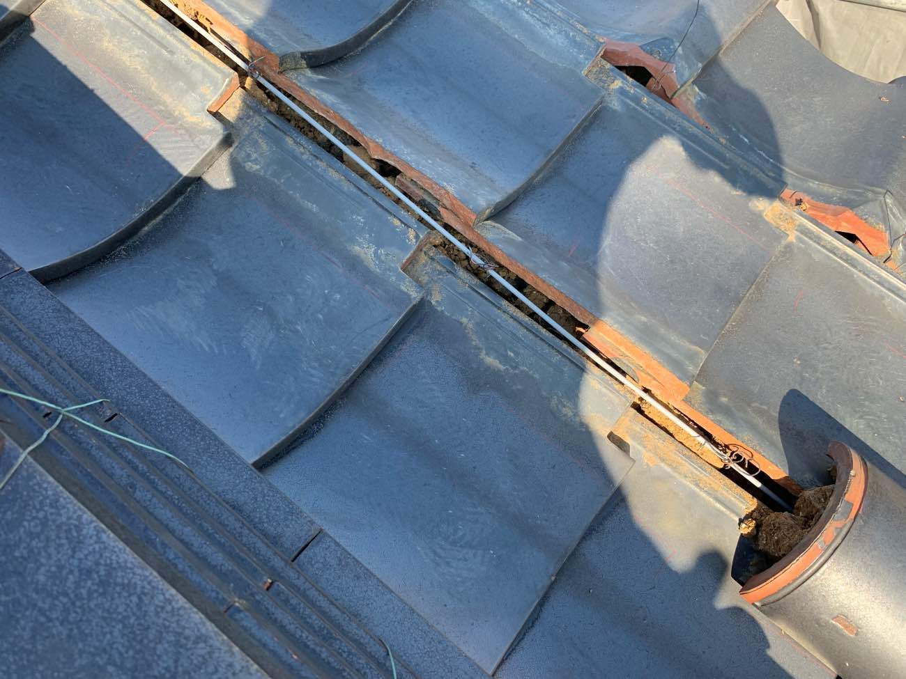 よく見てみると中に下地のようなものも見えます