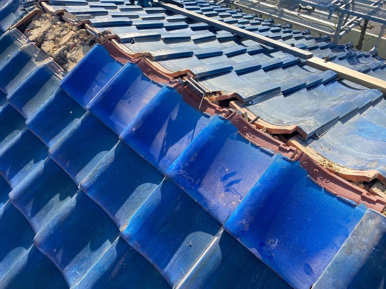 7寸丸の場合、瓦が足りない事があるので、足していきます