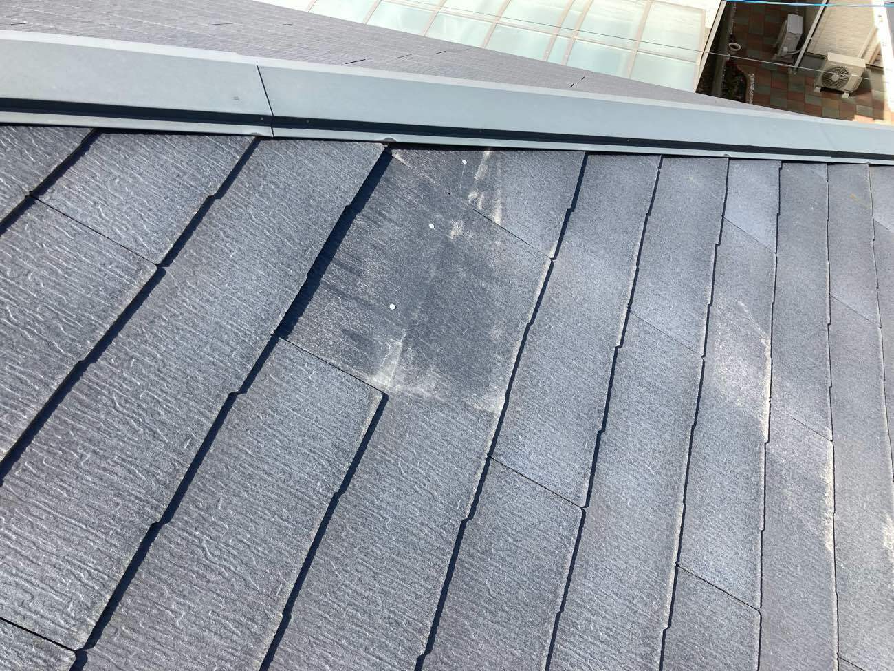 遠くで見てわかる方法は、色が明らかに変わっています