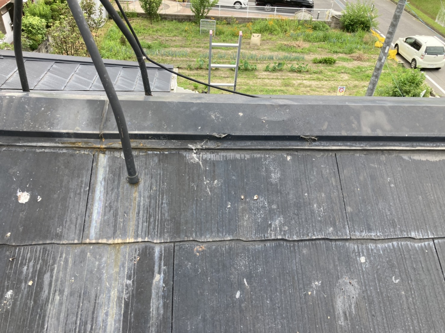 スレート屋根　棟板金