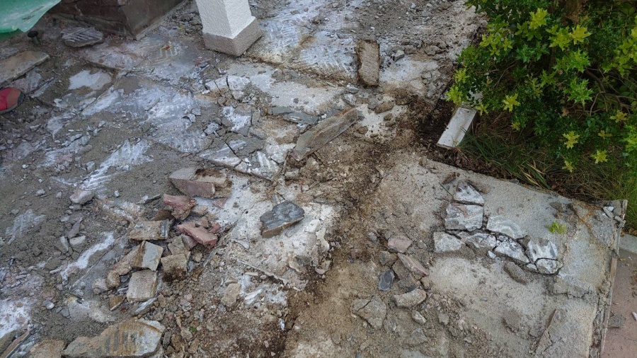 玄関ポーチタイル張替