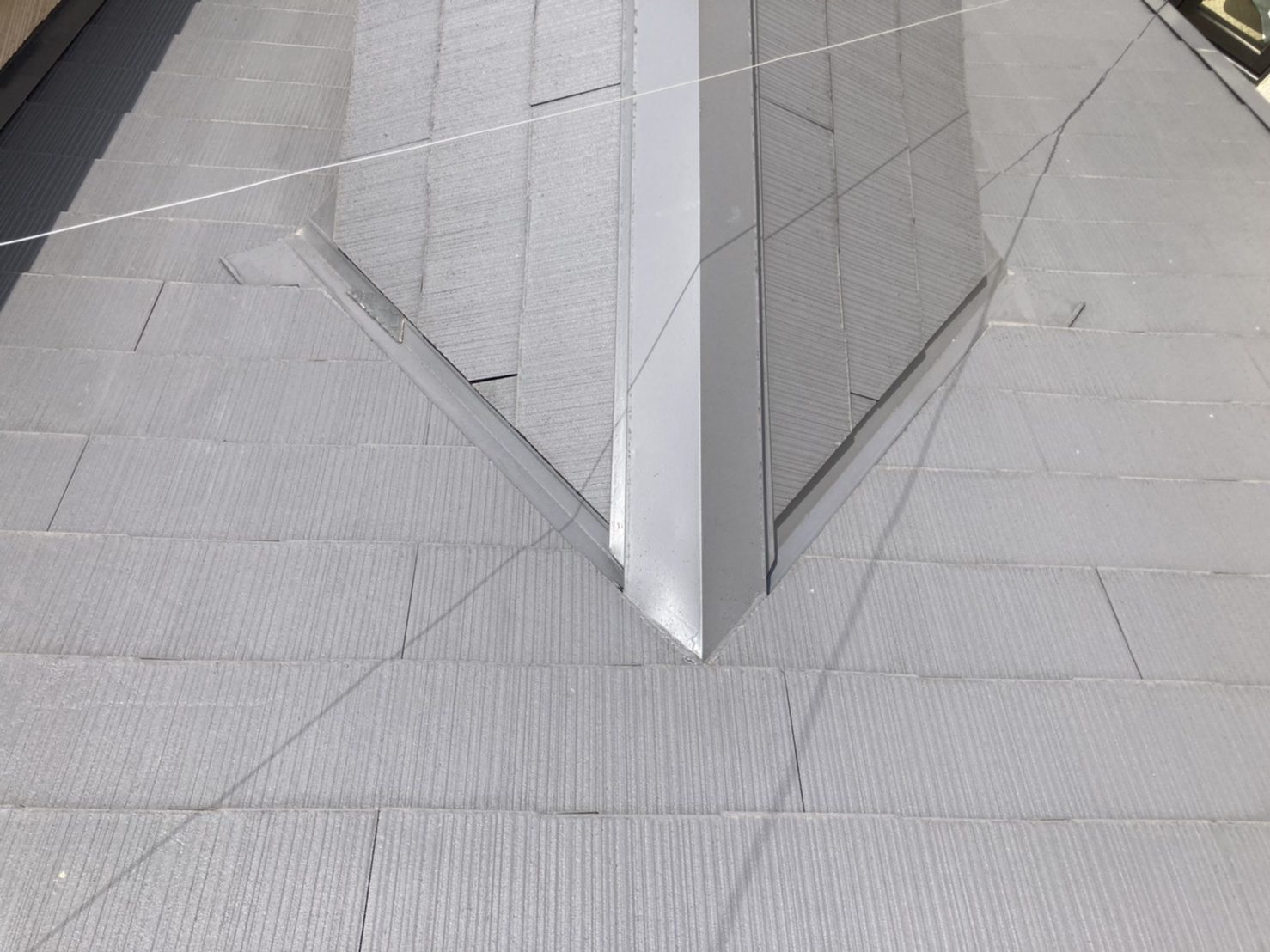 スレート屋根　谷板金