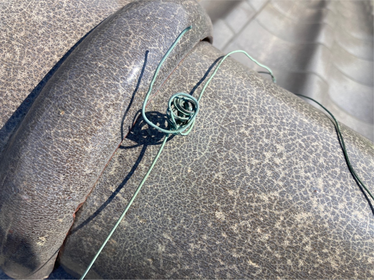 瓦屋根　緊結線