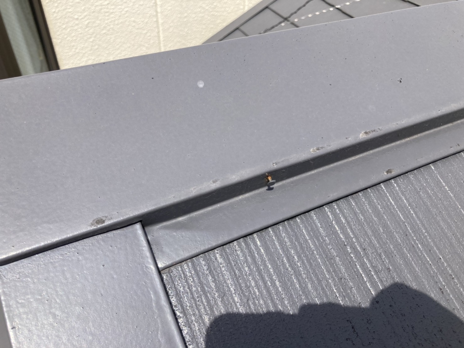 スレート屋根　棟板金