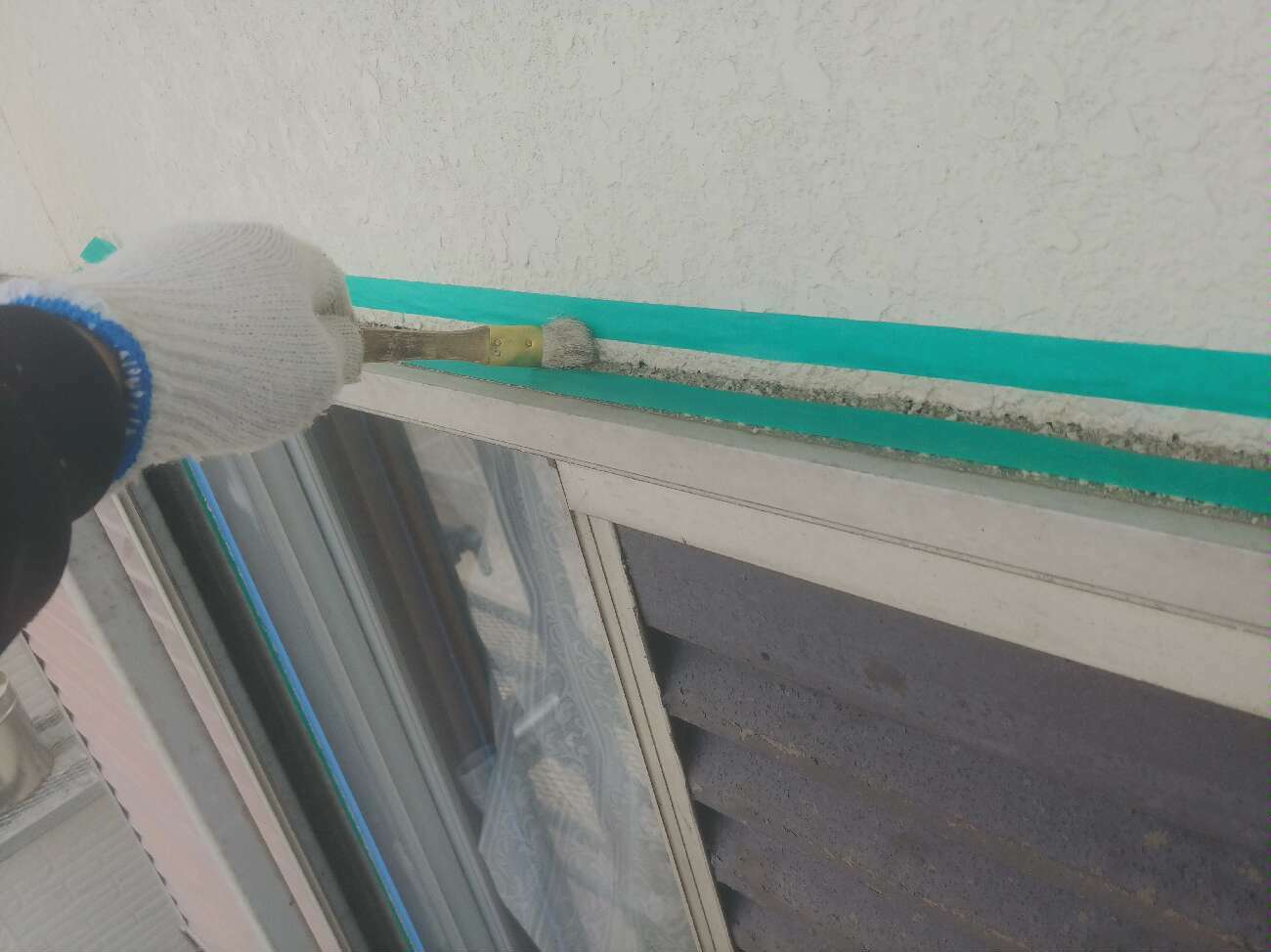 プライマーは接着剤の役目を果たしてくれま数