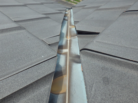 平板瓦谷板金雨漏り