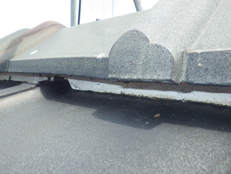 平板瓦谷板金雨漏り