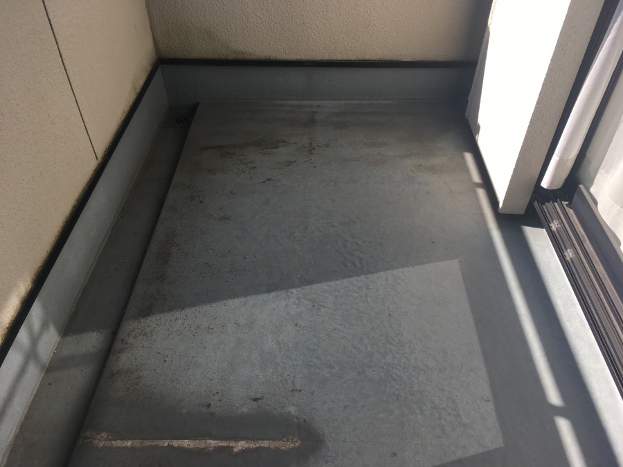 FRP防水　ひび割れ　ウレタン防水