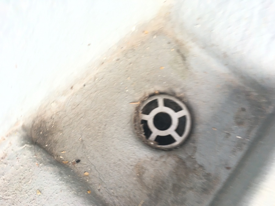 FRP防水　ひび割れ　ウレタン防水