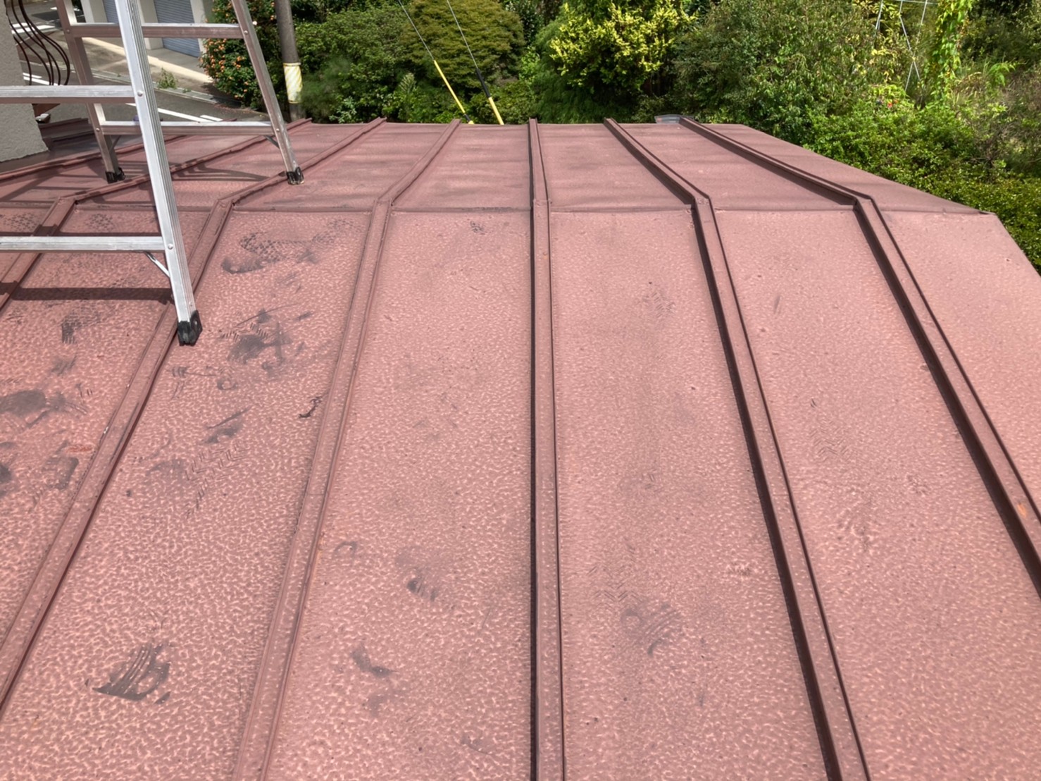 劣化していくとすぐに雨漏り被害になってしまう