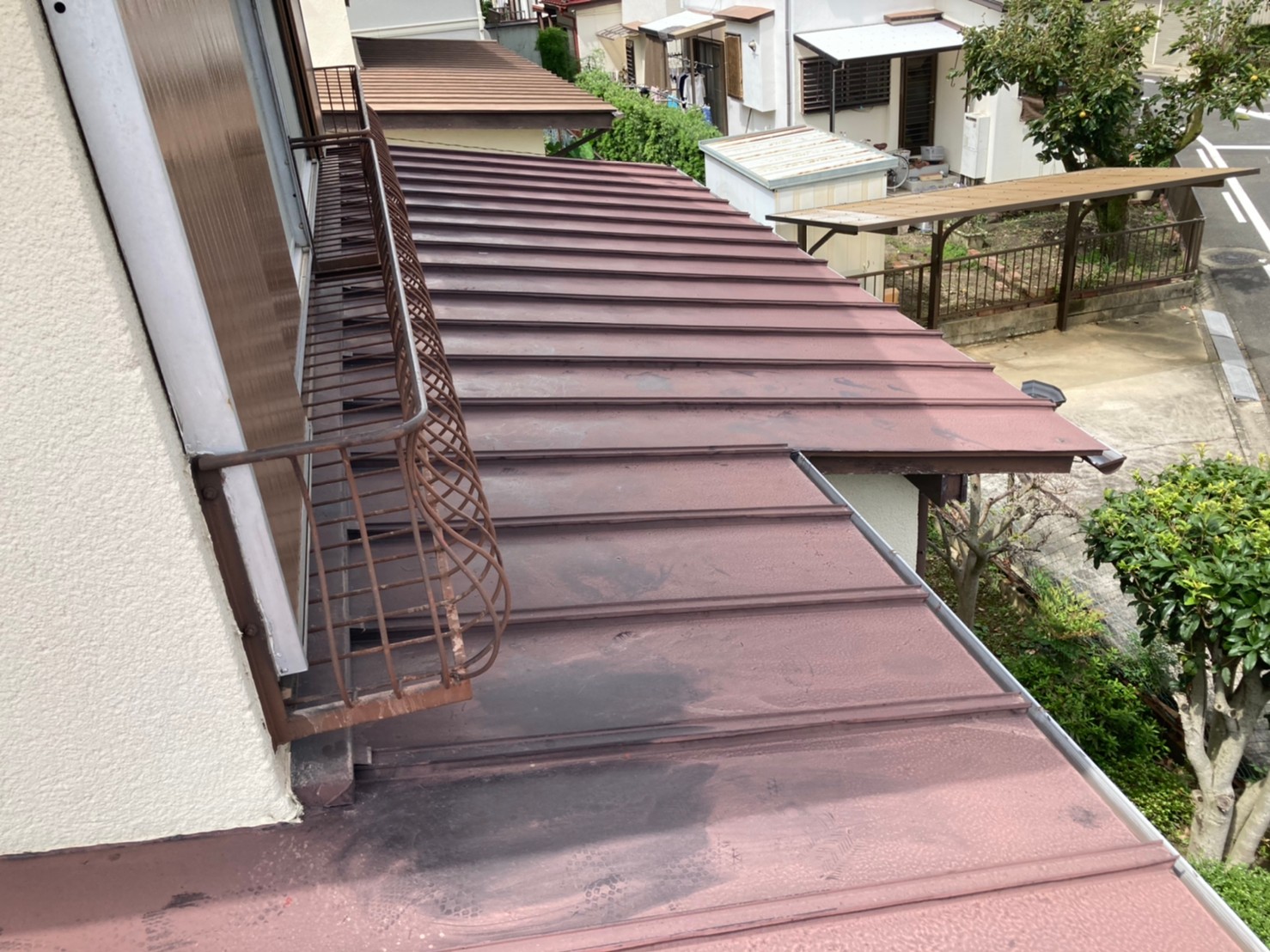 下屋根によく利用される瓦棒屋根