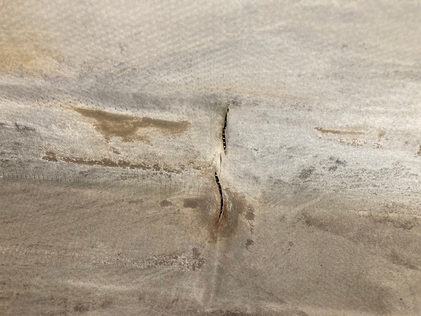 おおきなひび割れが発生中