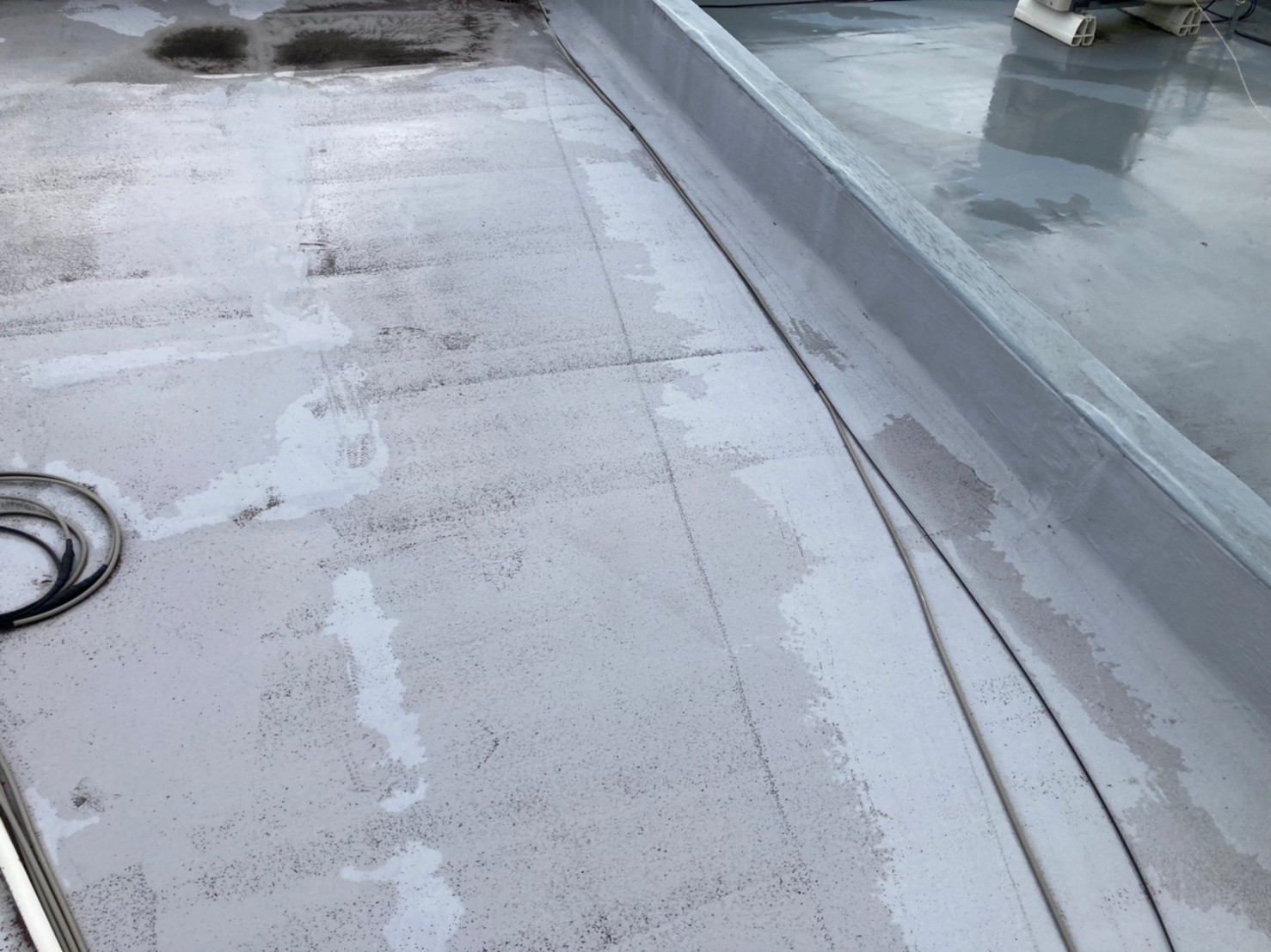 平場は少し劣化が進行しています