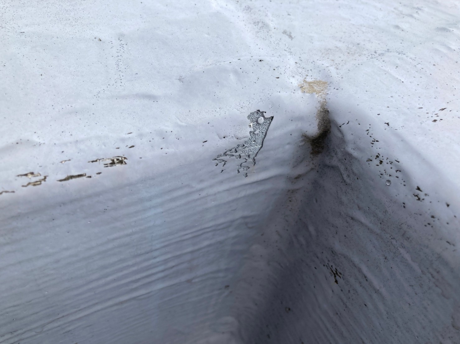 よく雨漏りの原因となる部分がこの入隅の部分です